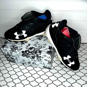 Kids Under Armour Black and White Cleats Size 4.5Y